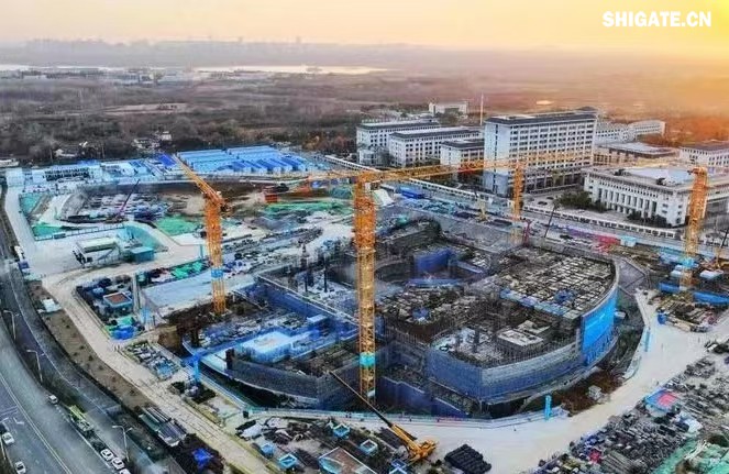 1月11日，河鋼集團舞鋼公司生產的一批高端鋼板發往客戶，將用于又一項“國之重器”——安徽合肥加快建設聚變能實驗裝置（BEST）項目的關鍵部位制造。  舞鋼公司深入貫徹落實集團戰略部署，緊盯高端客戶的需求，發揮自身技術優勢，研發生產更多的高端特種鋼板，打造更多的“國之重器”。針對客戶志在通過該項目打造“世界首個緊湊型聚變能實驗裝置”的目標，舞鋼公司高端高效益產品攻關團隊不斷優化營銷方案，通過提供“一攬子”解決方案，贏得了客戶的認可。在研發過程中，公司優化工藝方案，在軋制環節增加兩項創新措施，并強化質量過程管控，確保了鋼板表面質量和內部質量全部優于客戶需求，并按期交貨。  微信圖片_20250220083851.jpg  安徽合肥加快建設聚變能實驗裝置（BEST）項目總用地面積約16萬平方米，總建筑面積約15萬平方米。該裝置作為全超導托卡馬克核聚變實驗裝置（EAST）的后續項目，將在第一代EAST裝置的基礎上，首次演示聚變能發電，并有望率先建成世界首個緊湊型聚變能實驗裝置。